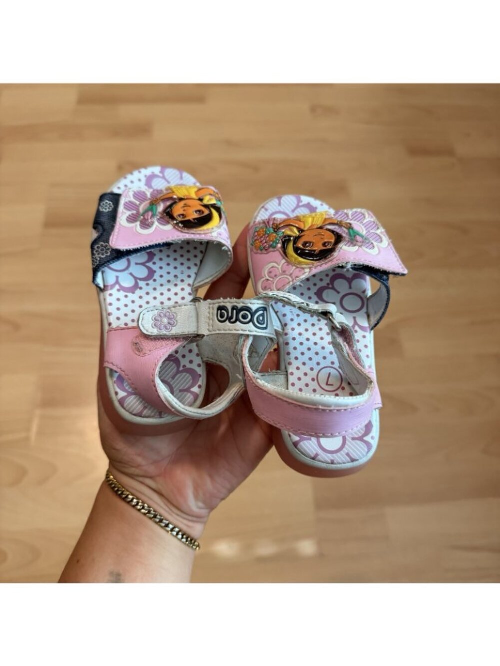 Y2K Dora The Explorer Girls Size 7 Sandals Pink White Floral Straps Slip On - Picture 4 of 7